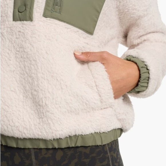 Women's Vuori Cozy Sherpa Popover - Picture 5 of 6